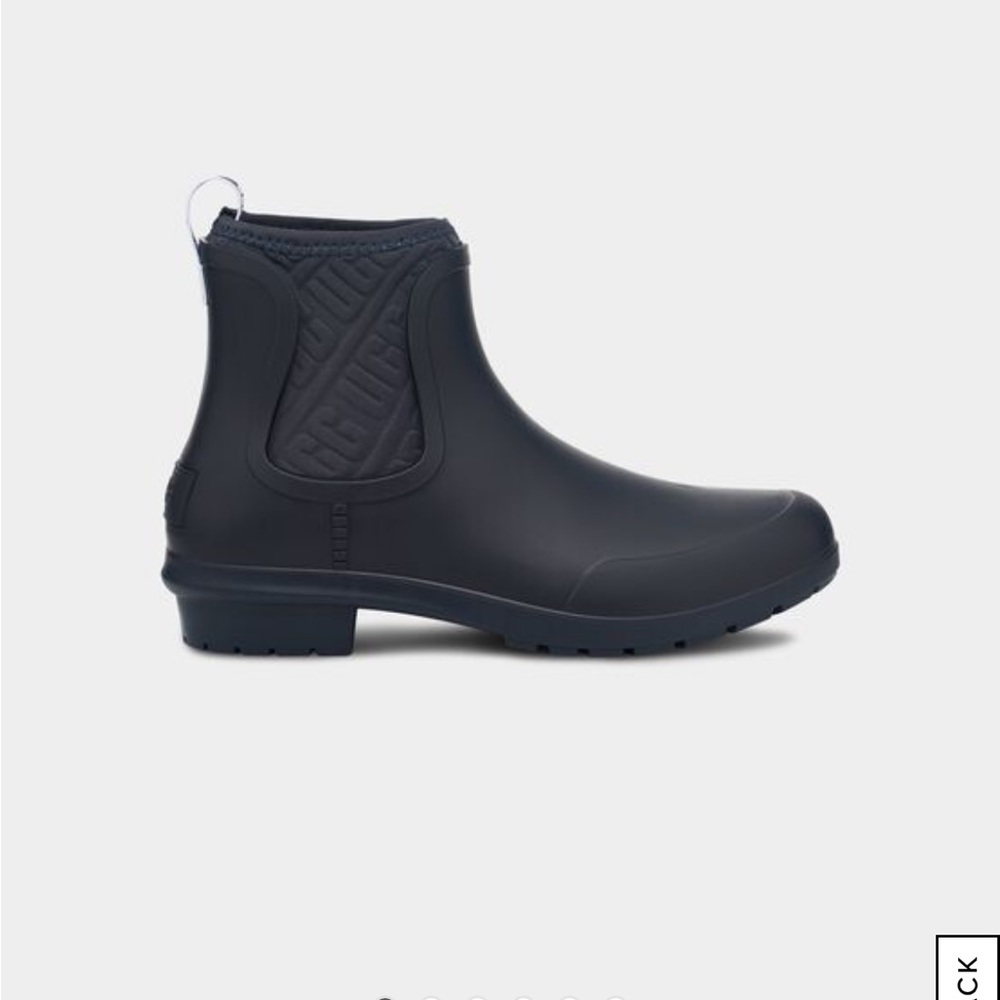 Ugg Chevonne rain boot size 6